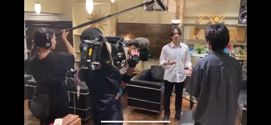 NHKの取材を受けるAki